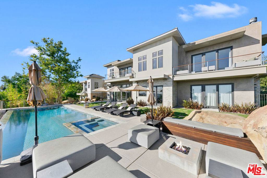 Malibu, CA 90265,301 Loma Metisse RD