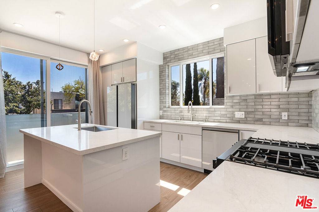 Los Angeles, CA 90035,1623 S Bedford ST