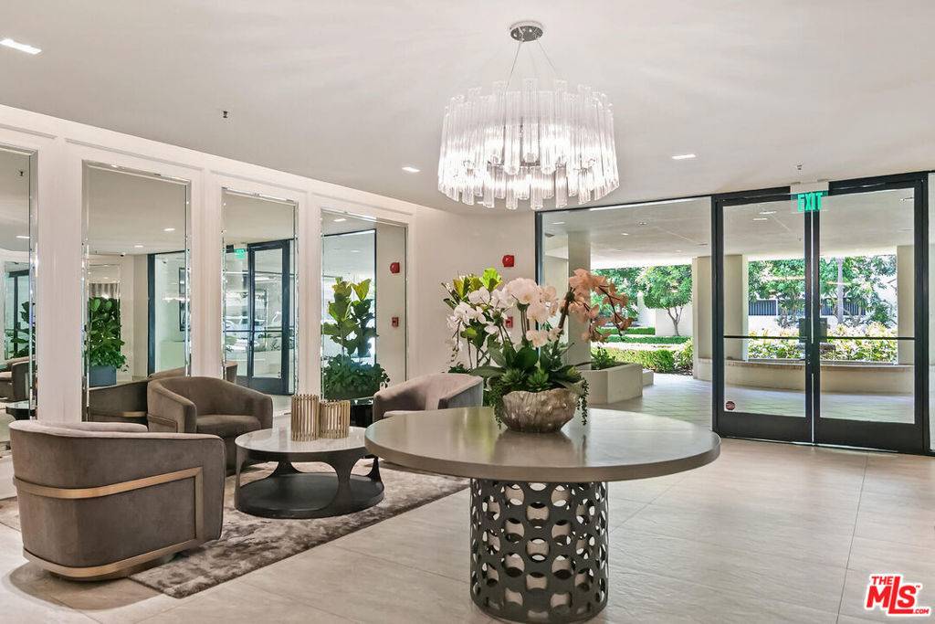 Los Angeles, CA 90067,2132 Century Park LN #304