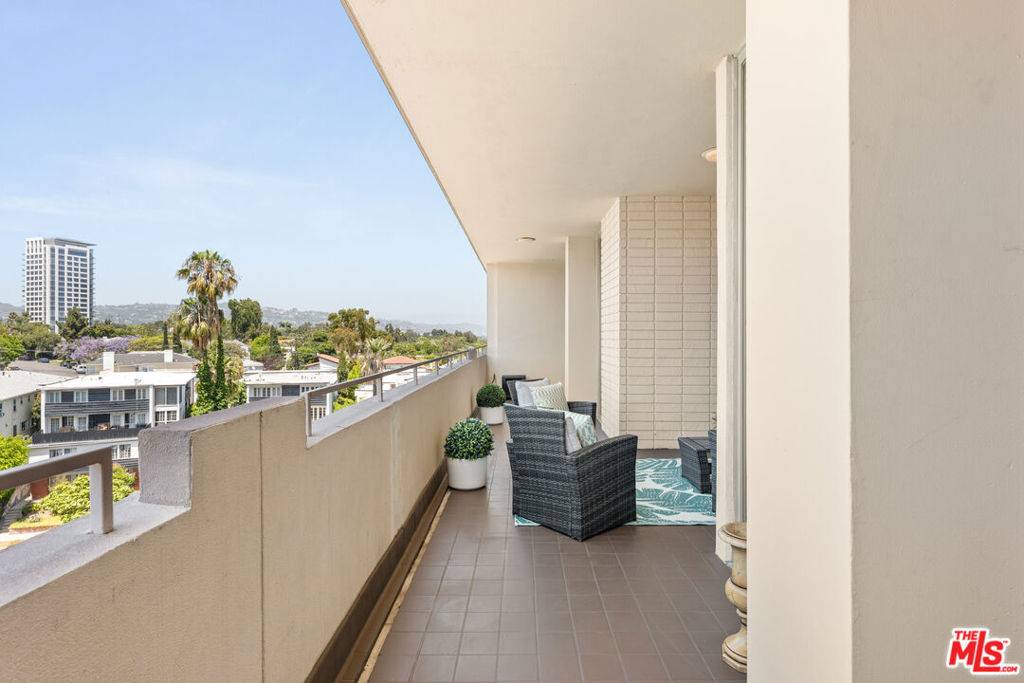 Los Angeles, CA 90024,1333 S Beverly Glen BLVD #703