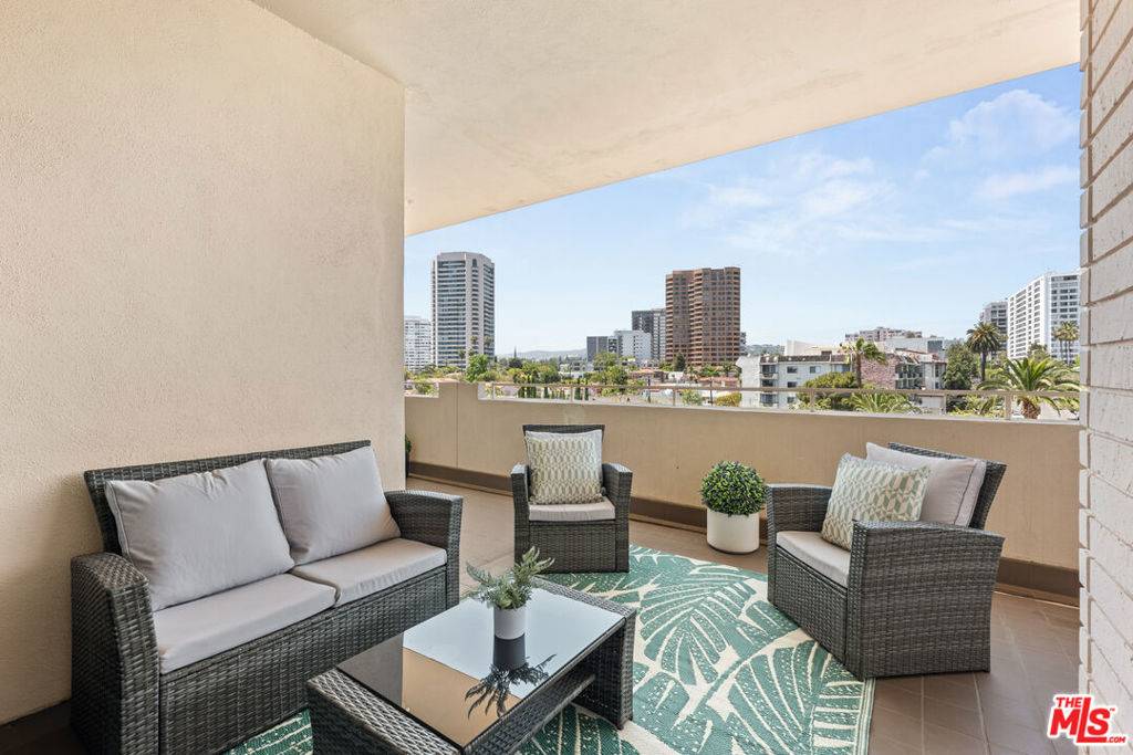 Los Angeles, CA 90024,1333 S Beverly Glen BLVD #703