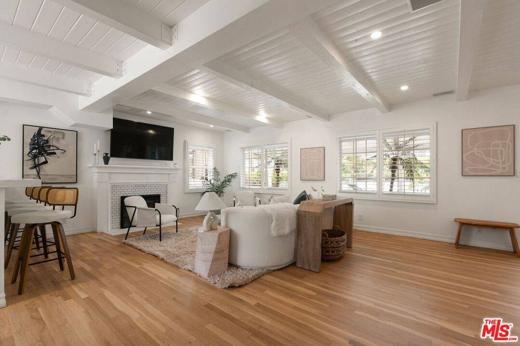 Venice, CA 90291,3011 Clune AVE