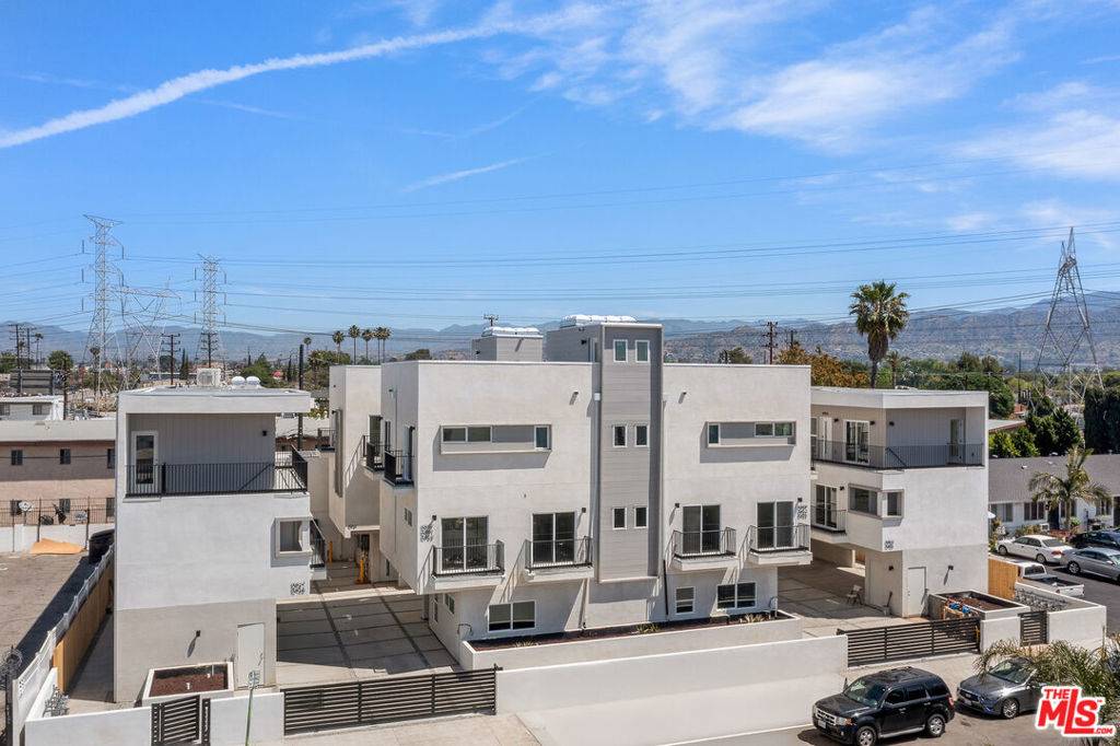North Hollywood, CA 91606,10963 Calvert #1/2