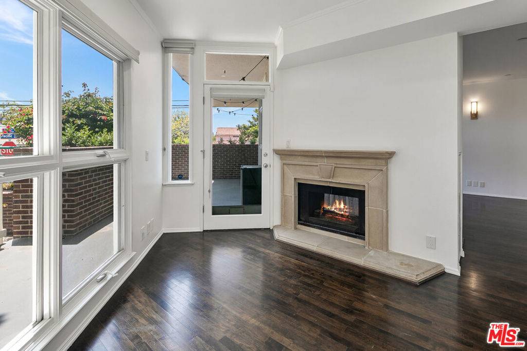 Santa Monica, CA 90405,2115 3RD ST #104