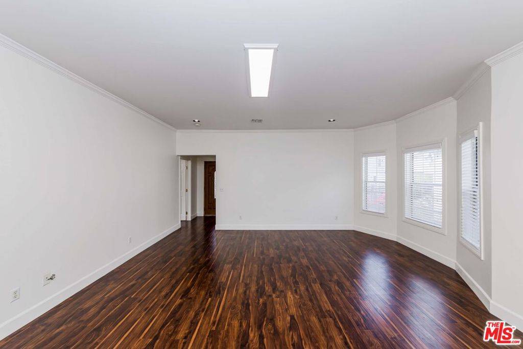 Los Angeles, CA 90006,1424 S New Hampshire AVE
