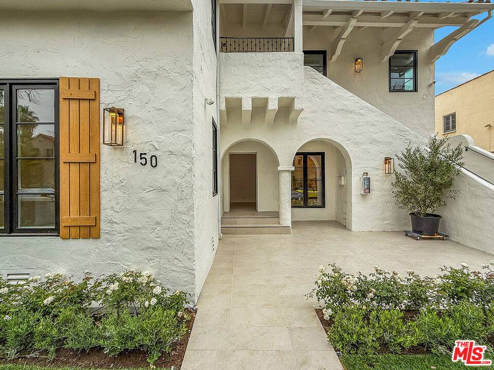Beverly Hills, CA 90211,150 N Arnaz DR #C