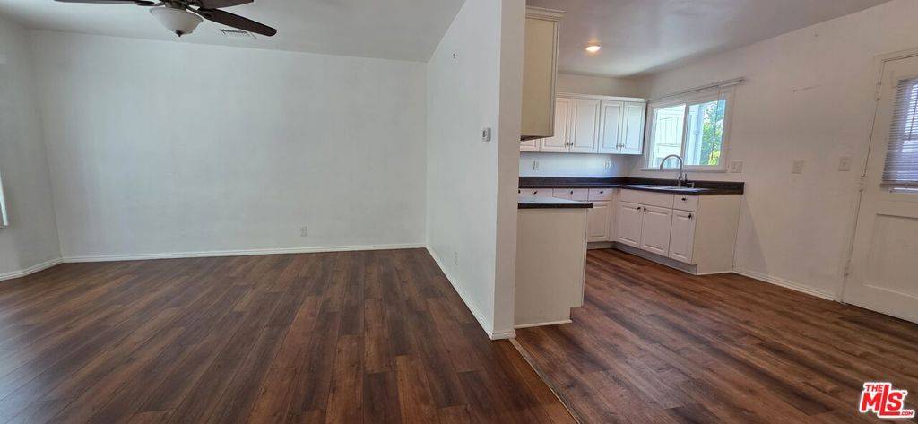 Valley Village, CA 91607,5444 Hermitage AVE
