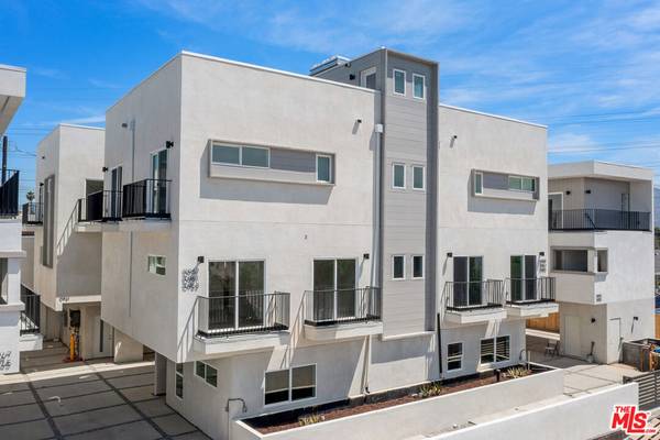10963 Calvert #2, North Hollywood, CA 91606
