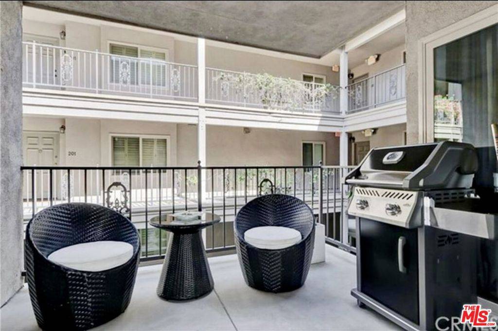 Beverly Hills, CA 90210,439 N Doheny DR #204