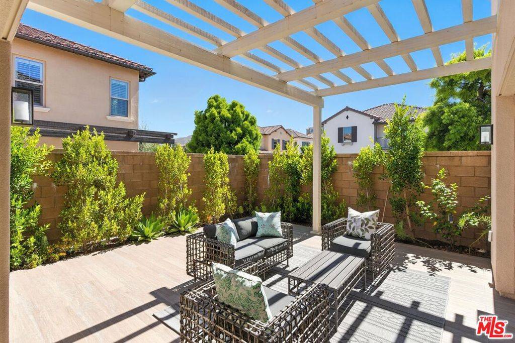 Irvine, CA 92618,182 Plum Lily