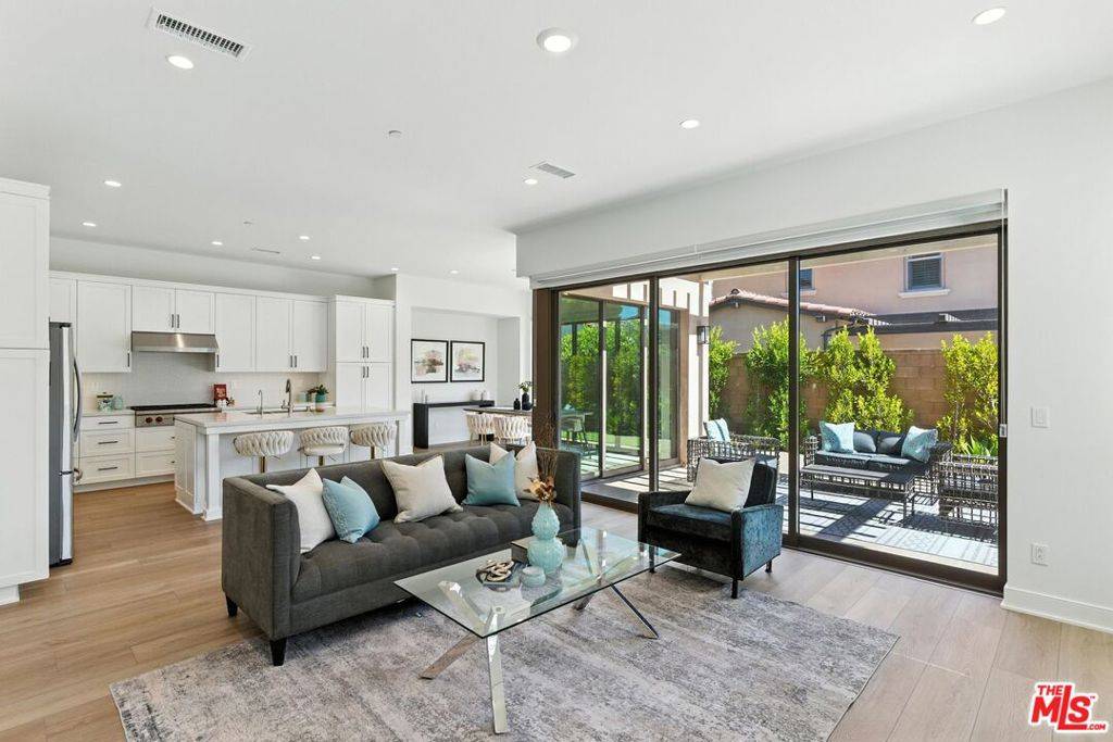 Irvine, CA 92618,182 Plum Lily