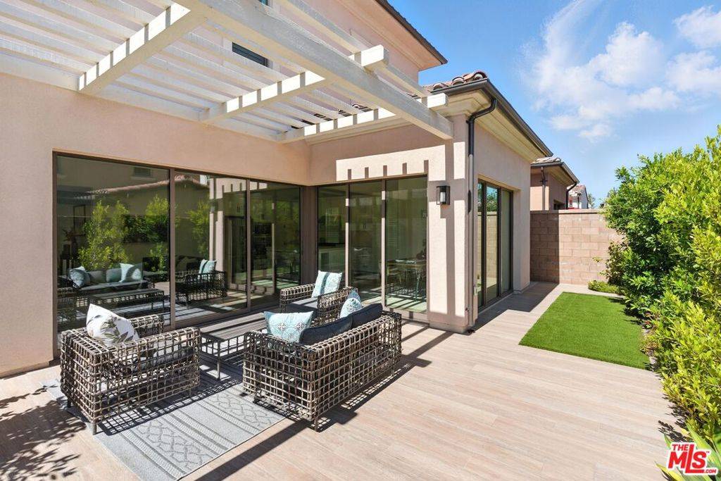 Irvine, CA 92618,182 Plum Lily