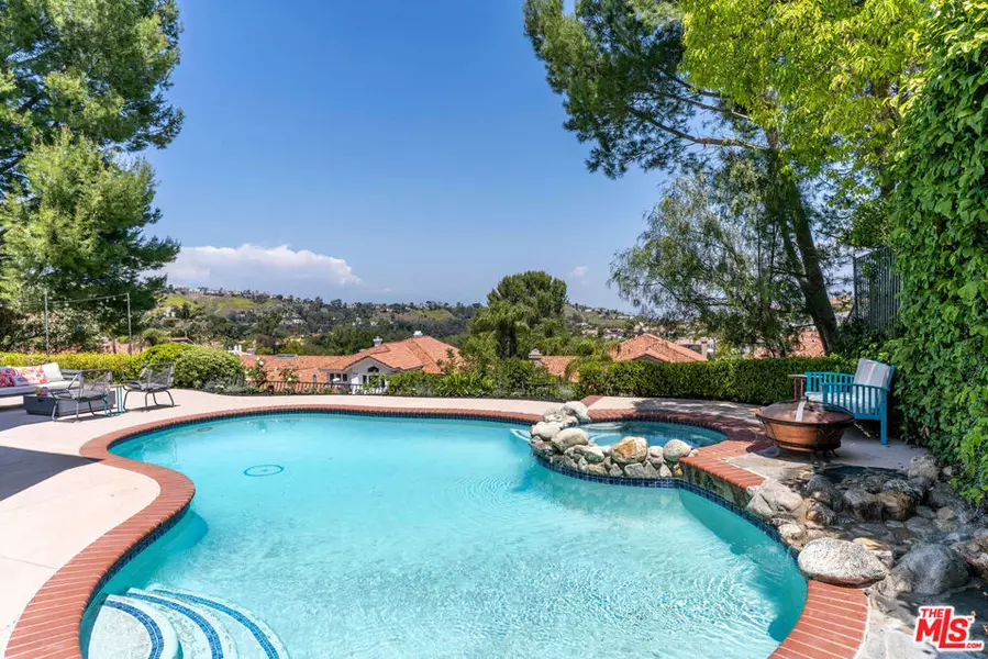 3458 Malaga CT, Calabasas, CA 91302