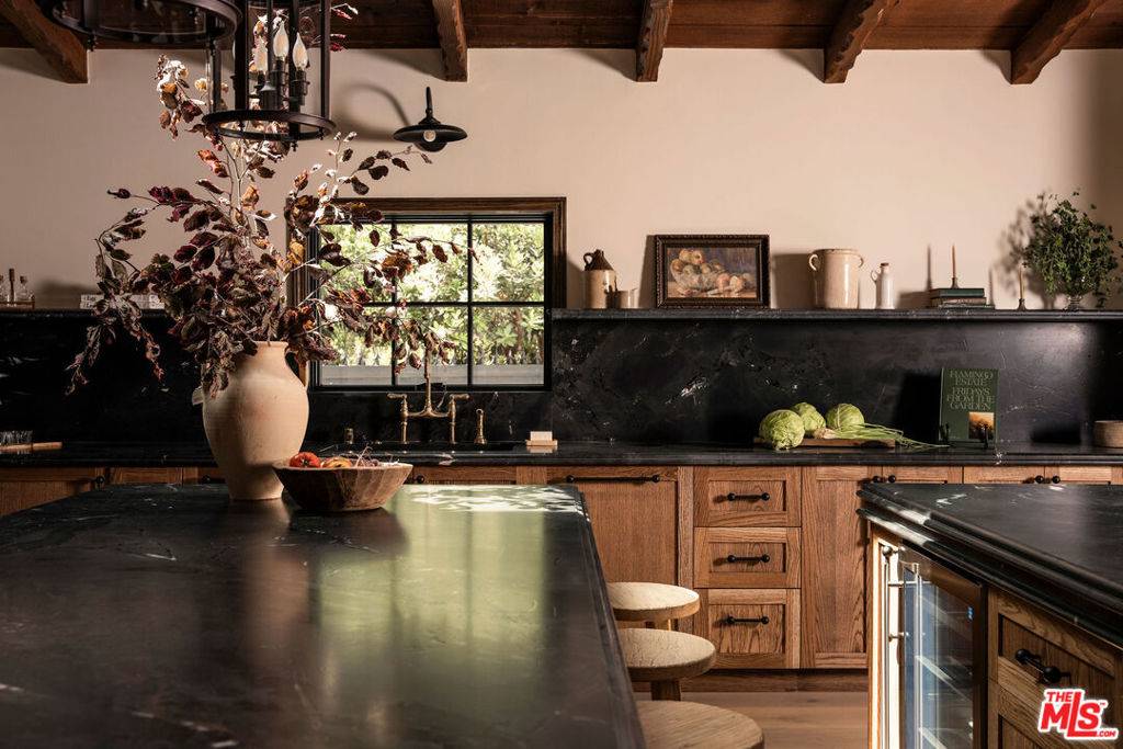 Studio City, CA 91604,11945 Lockridge RD