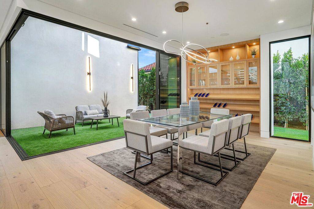 Sherman Oaks, CA 91403,14822 HESBY ST