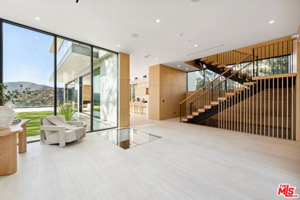 Los Angeles, CA 90049,1149 Linda Flora DR