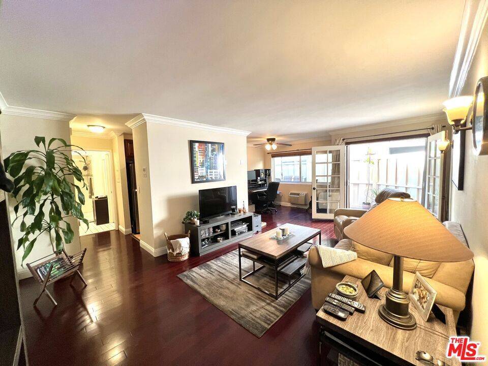 525 N Sycamore AVE #202, Los Angeles, CA 90036