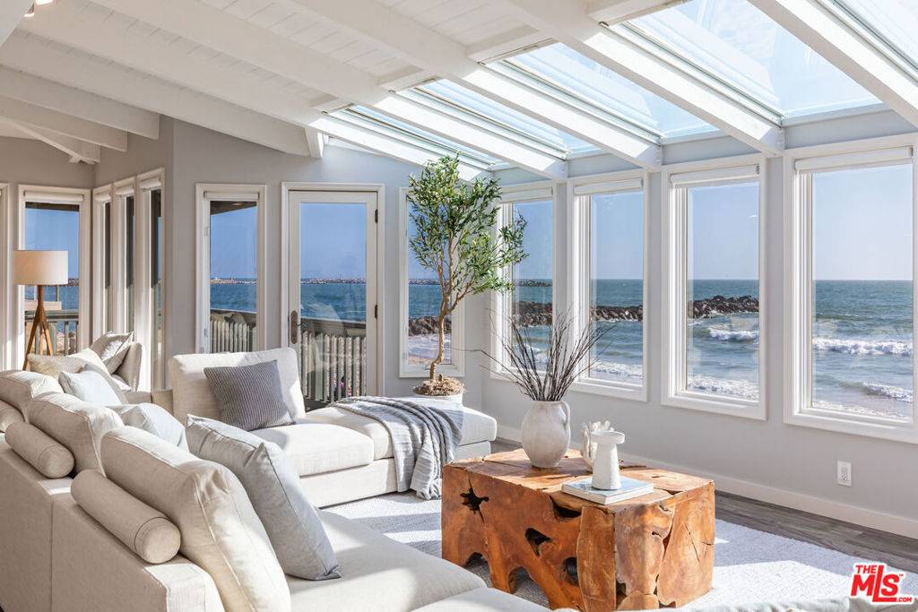 Ventura, CA 93001,1448 Nathan LN
