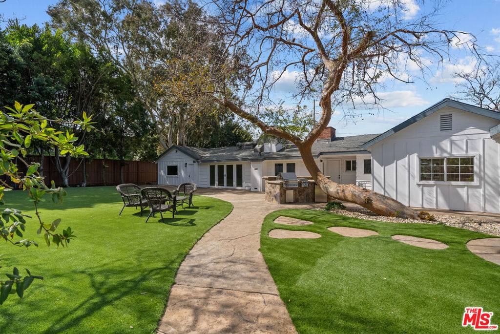 Woodland Hills, CA 91367,5656 Penfield AVE