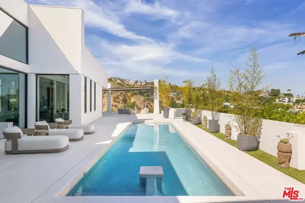 Los Angeles, CA 90069,9405 Sierra Mar PL
