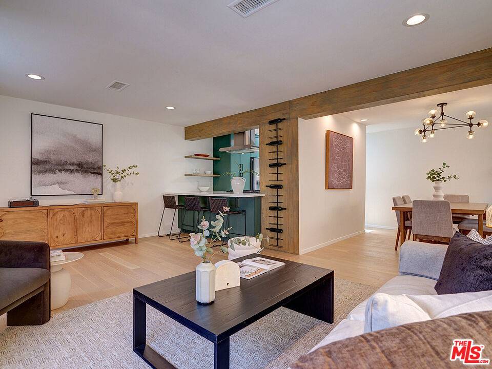 Los Angeles, CA 90065,422 W Avenue 37