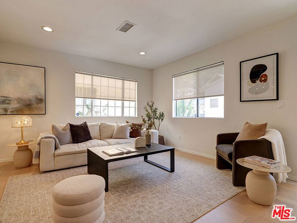Los Angeles, CA 90065,422 W Avenue 37