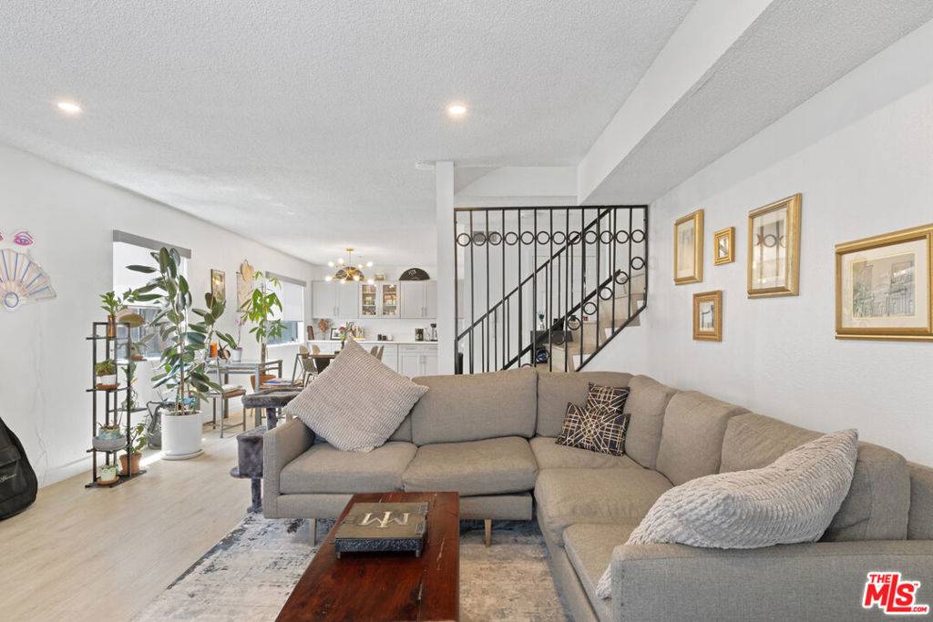 North Hollywood, CA 91601,10916 Huston ST #102