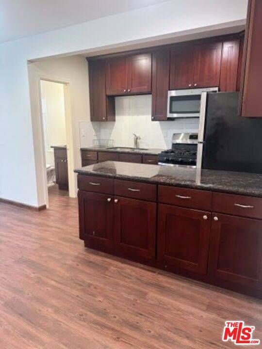 Beverly Hills, CA 90212,137 S Crescent DR #9