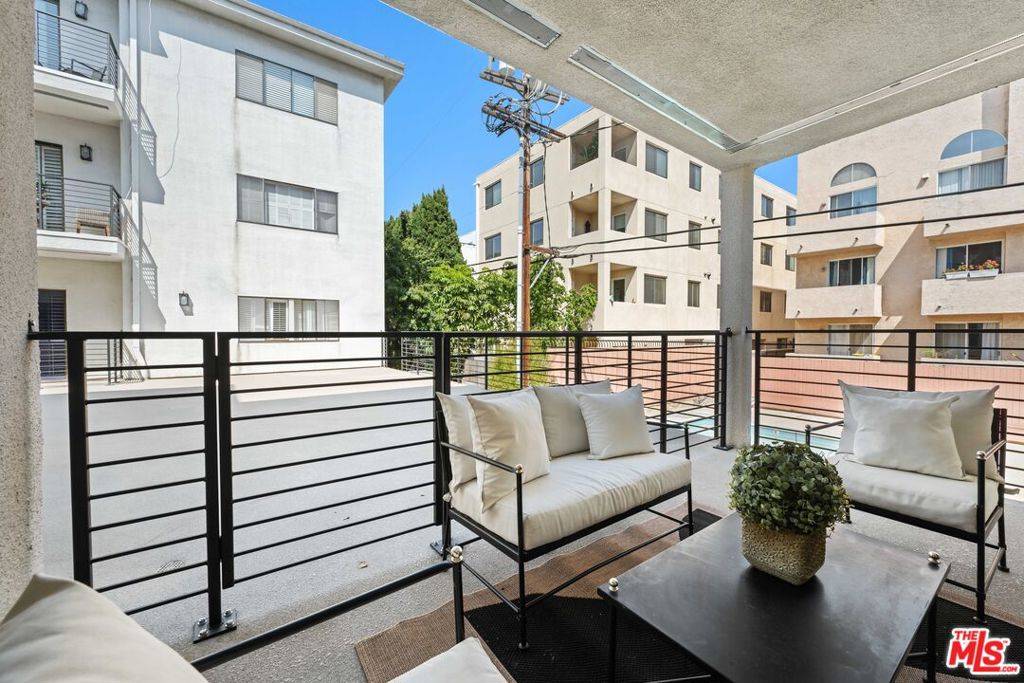 Los Angeles, CA 90049,11928 Kiowa AVE #109