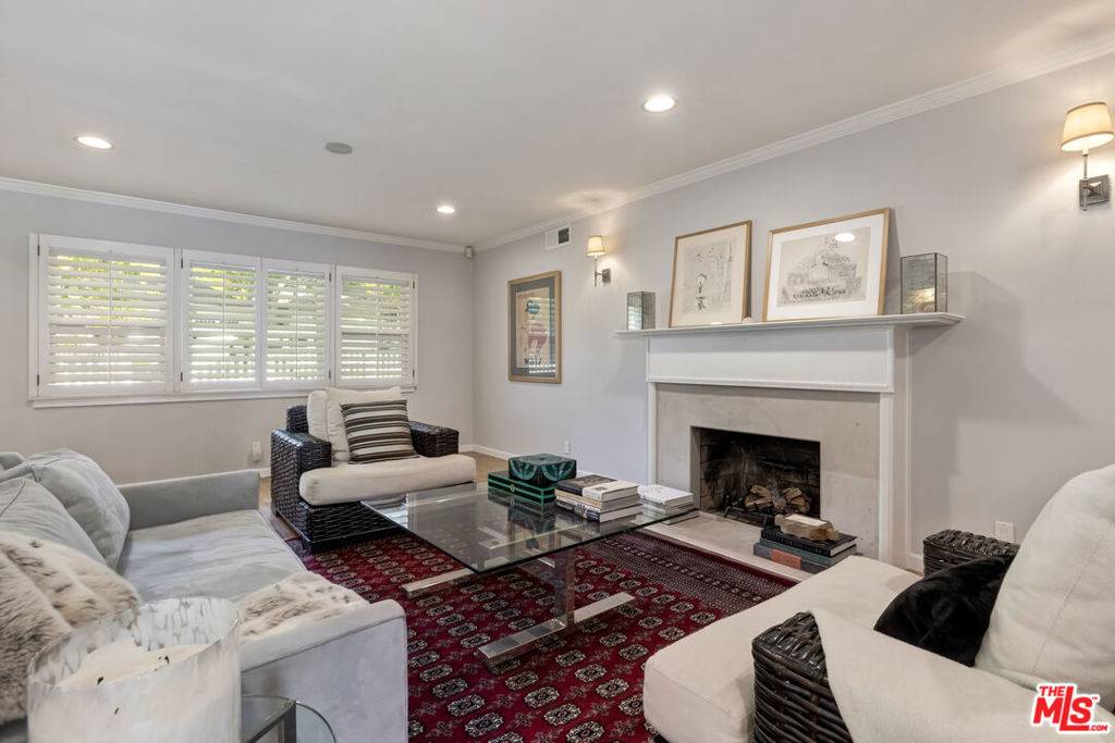 Sherman Oaks, CA 91403,4219 Saugus AVE