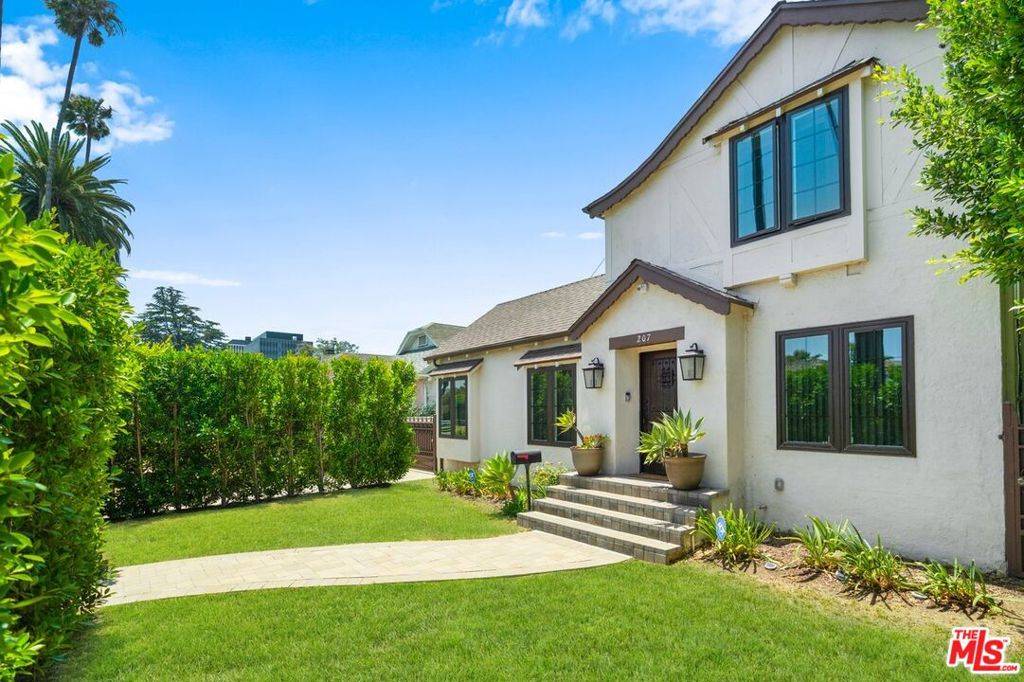 207 N Doheny DR, Beverly Hills, CA 90211