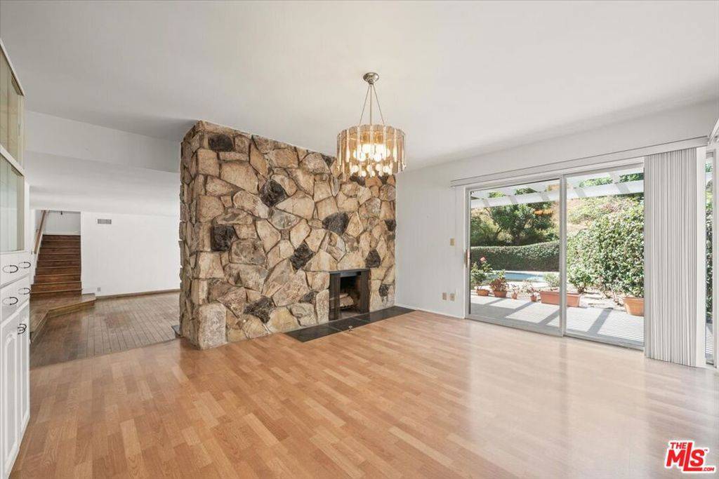 Los Angeles, CA 90049,4081 Mandeville Canyon RD