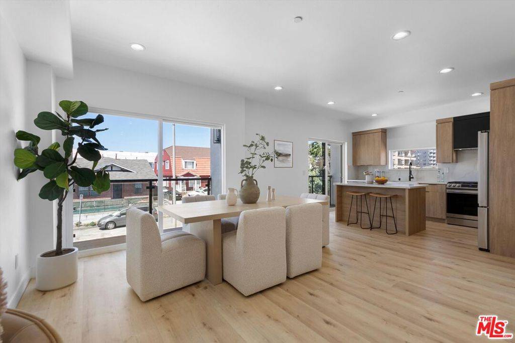 Los Angeles, CA 90004,542 1/2 N Serrano AVE