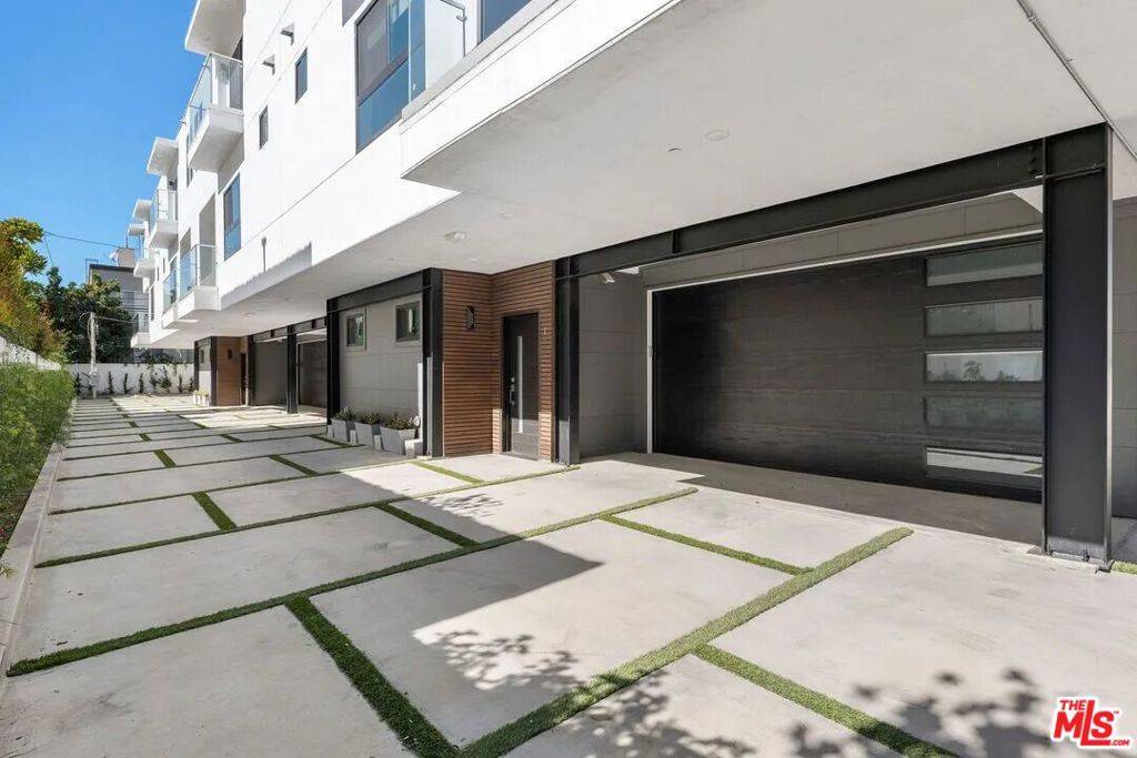 Los Angeles, CA 90046,849 N Alta Vista BLVD #3
