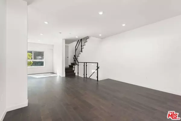 Los Angeles, CA 90046,849 N Alta Vista BLVD #3