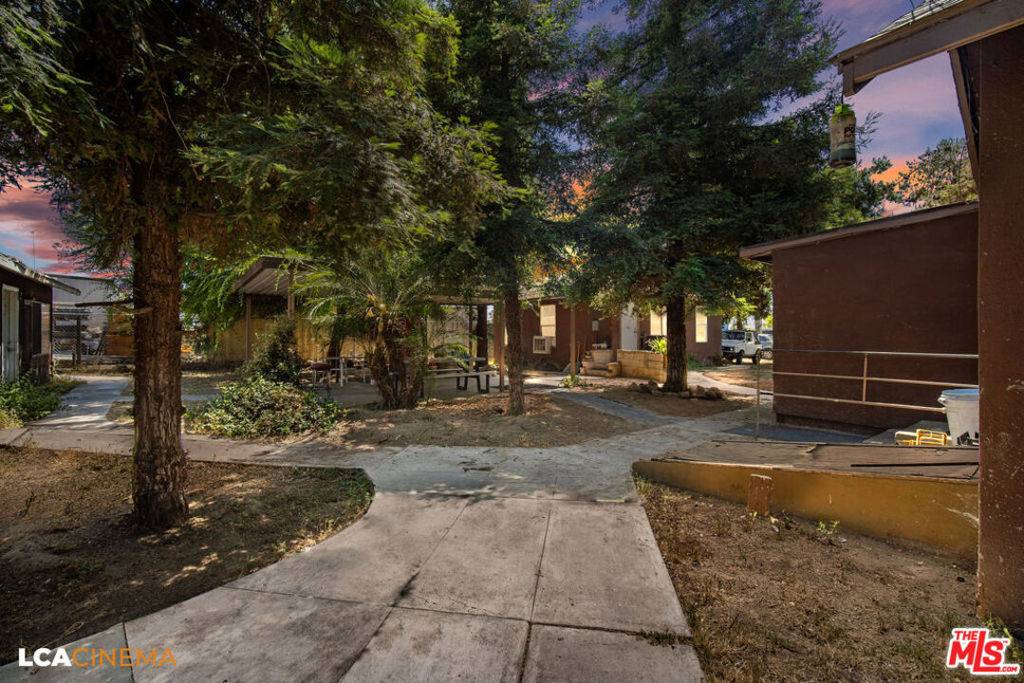 Bakersfield, CA 93308,1120 Roberts LN