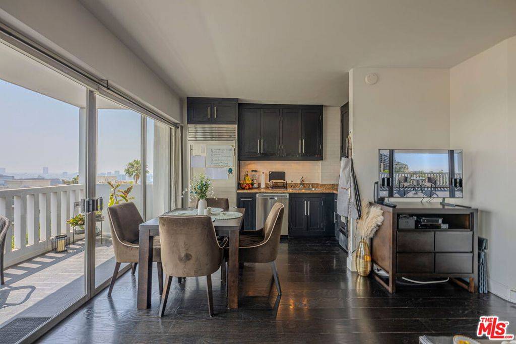 West Hollywood, CA 90069,999 N Doheny DR #408