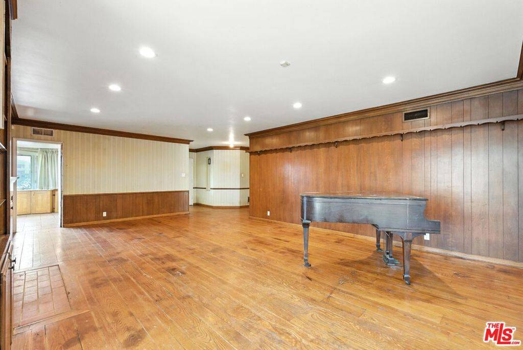 Los Angeles, CA 90056,5644 S Garth AVE