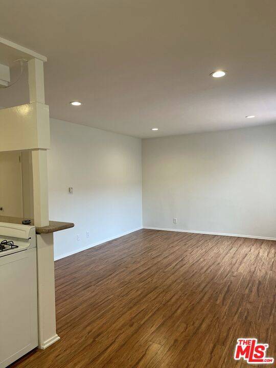 Los Angeles, CA 90025,1620 Brockton AVE #15
