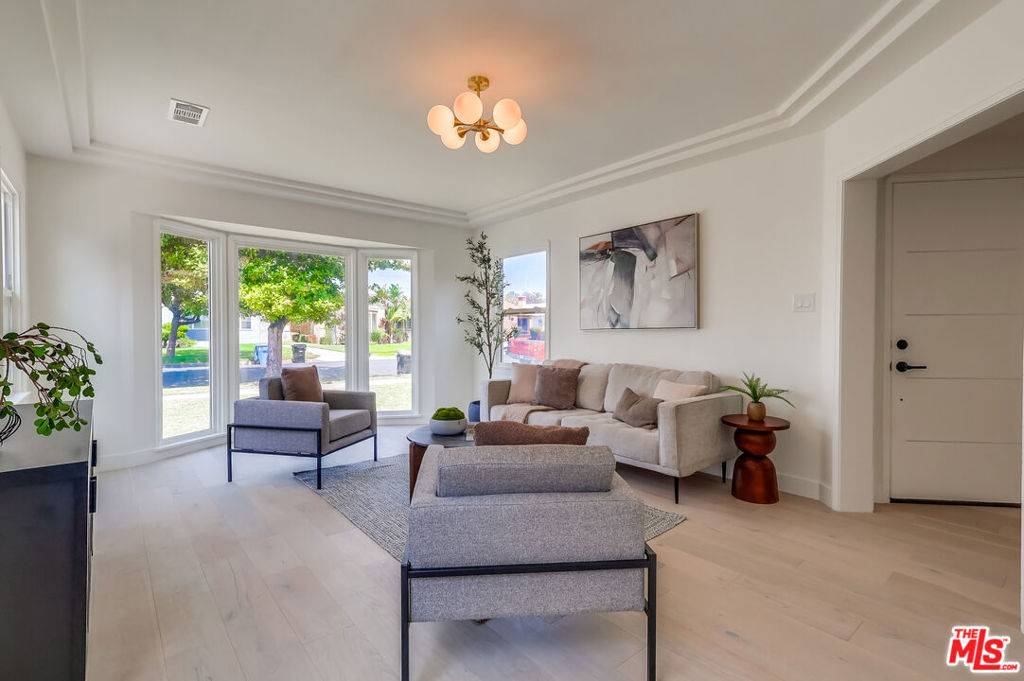 Los Angeles, CA 90047,9116 S Wilton PL