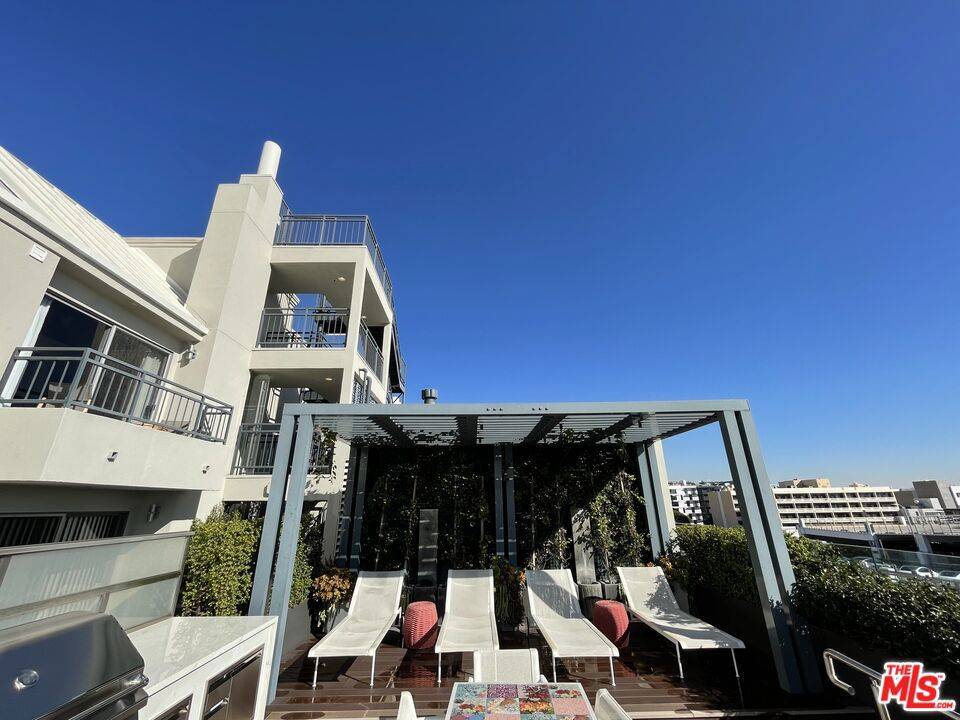 Santa Monica, CA 90401,1453 3rd Street Promenade #614