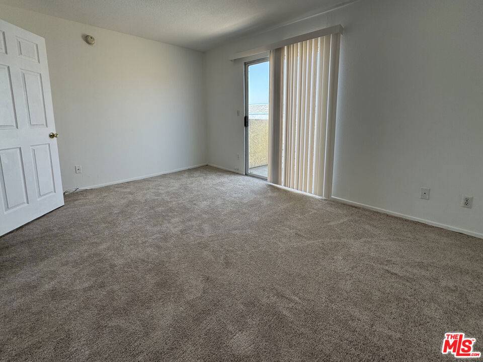 Van Nuys, CA 91406,7035 Woodley AVE #218