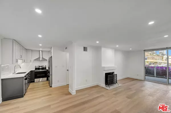 Santa Monica, CA 90402,723 Palisades Beach RD #102