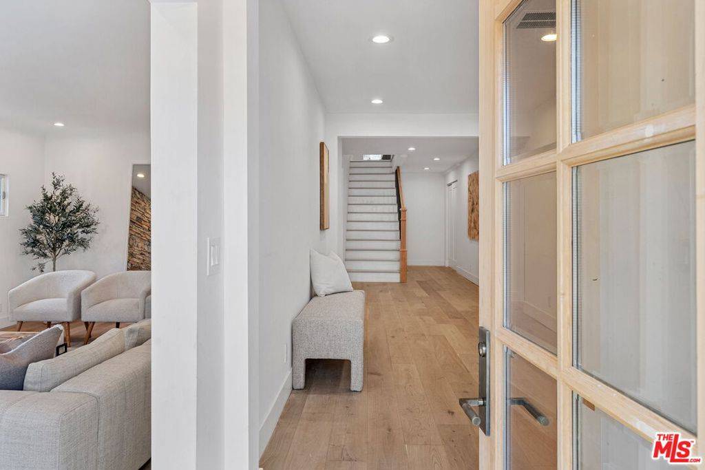 Los Angeles, CA 90064,10436 Cheviot DR