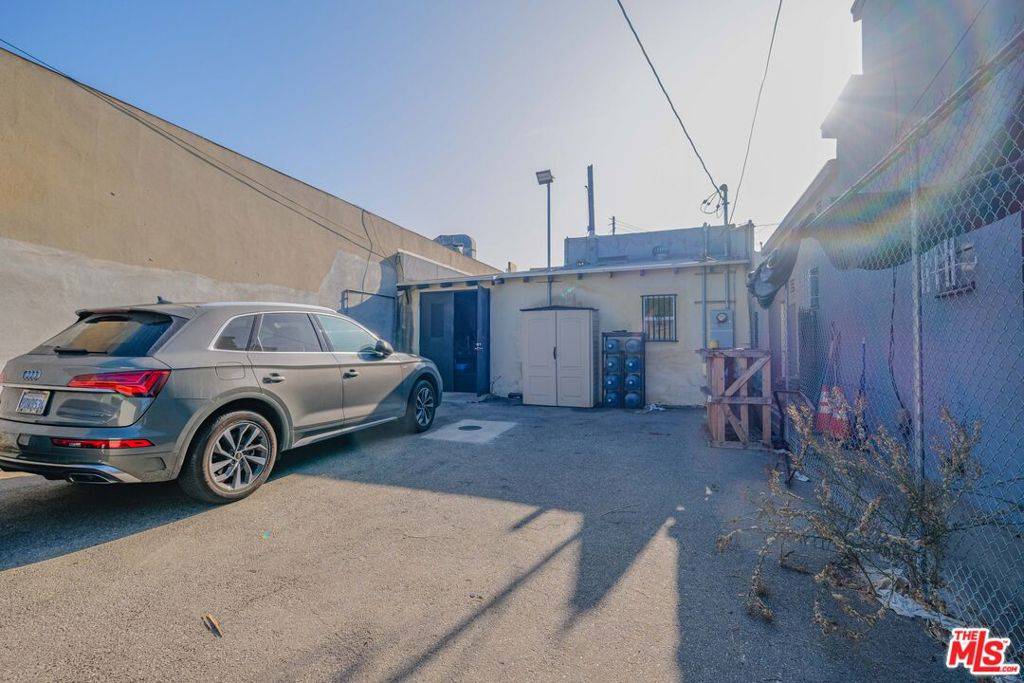 Los Angeles, CA 90016,4875 W Washington BLVD