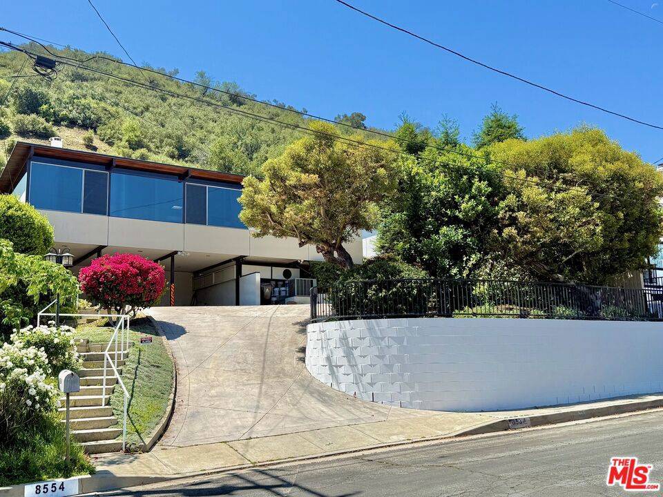 Sunland, CA 91040,8554 Day ST