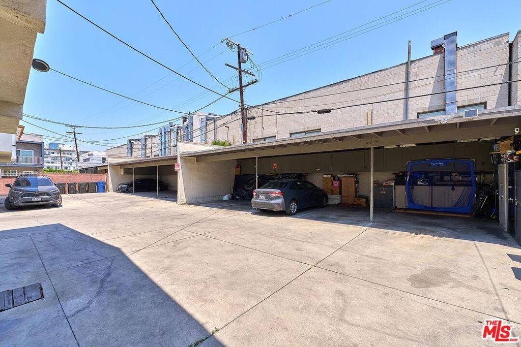 Los Angeles, CA 90006,964 S New Hampshire AVE