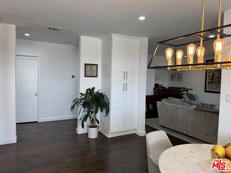 Los Angeles, CA 90027,5256 Los Franciscos WAY