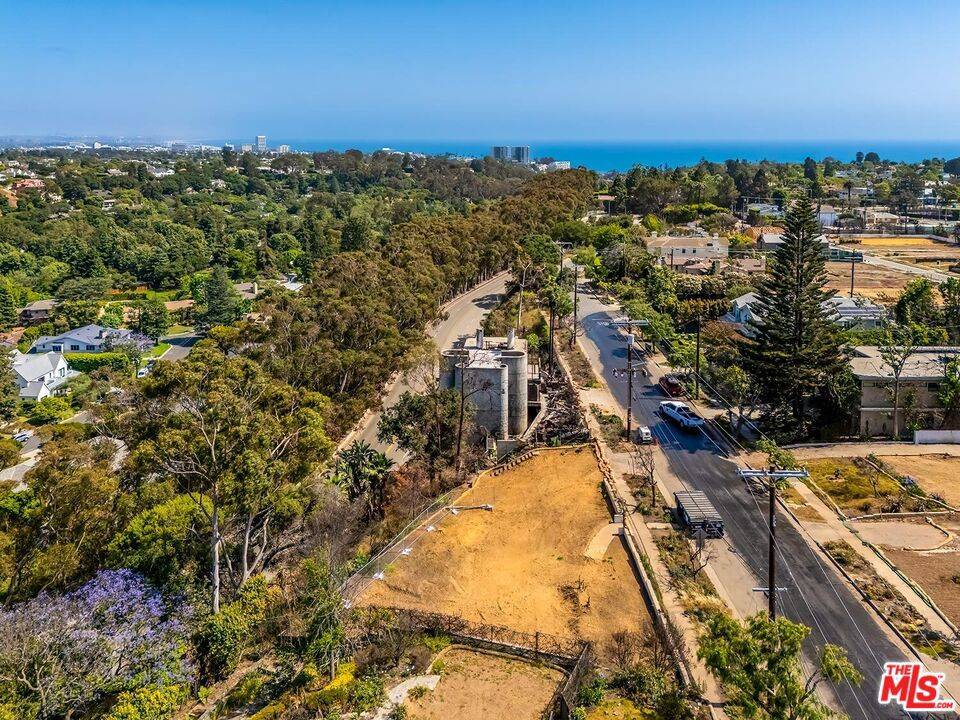 Pacific Palisades, CA 90272,824 Chautauqua BLVD