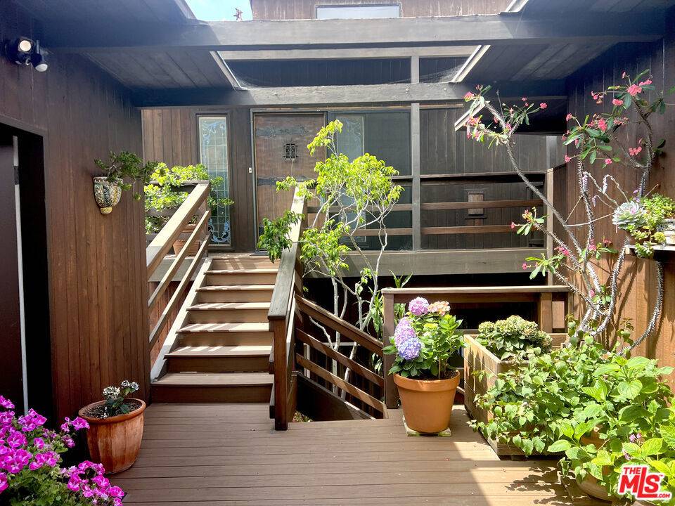 Malibu, CA 90265,24508 Malibu RD #Upper